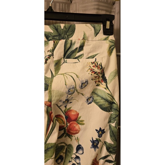 Chicos Womens Pull On White Cropped Floral Pattern‎ Chino Pants 27x23 Size 000 - Picture 7 of 10